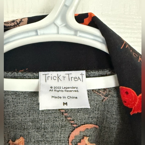 Trick ‘r Treat button crop shirt - Picture 2 of 2